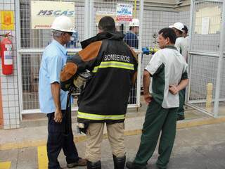 Uma das válvulas que fornece o gás para a estação no posto foi interrompida por um vazamento. (Foto: Pedro peralta)