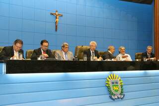 Governador André Puccinelli participa de seminário da CMO na Assembleia. (Foto: Wagner Guimarães)