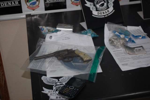 Ap&oacute;s &quot;Er&iacute;neas&quot;, Pol&iacute;cia faz &quot;arrast&atilde;o&quot; no Jd. Noroeste e prende 3 traficantes