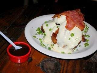 Frango irlandês com bacon. (Foto: Arquivo)