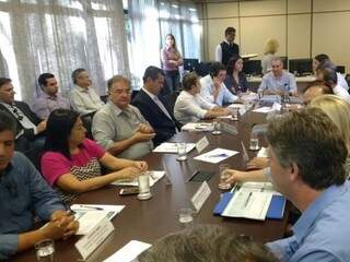 Governador reunido com secretários na Governadoria (Foto: Leonardo Rocha)