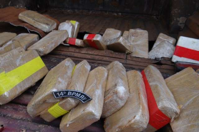 Pol&iacute;cia prende homem com coca&iacute;na avaliada em R$ 1 milh&atilde;o