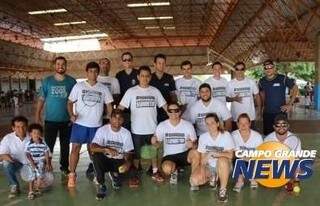 Praticantes de badminton difundem esporte em parques e clubes da Capital. (Foto: Divulgação) 