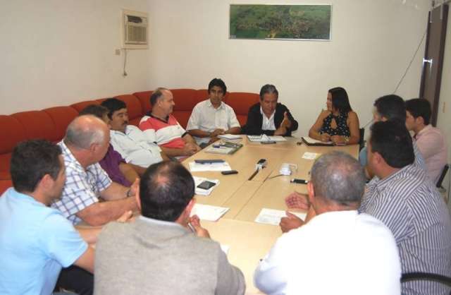 Prefeitura discute medidas urgentes para economizar e evitar colapso financeiro