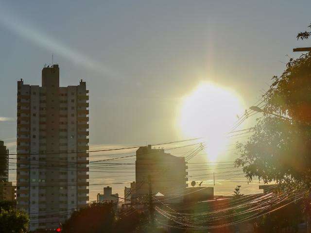 Sexta-feira ter&aacute; m&aacute;xima de 36&deg;C, mas Inmet prev&ecirc; pancadas de chuva isoladas 