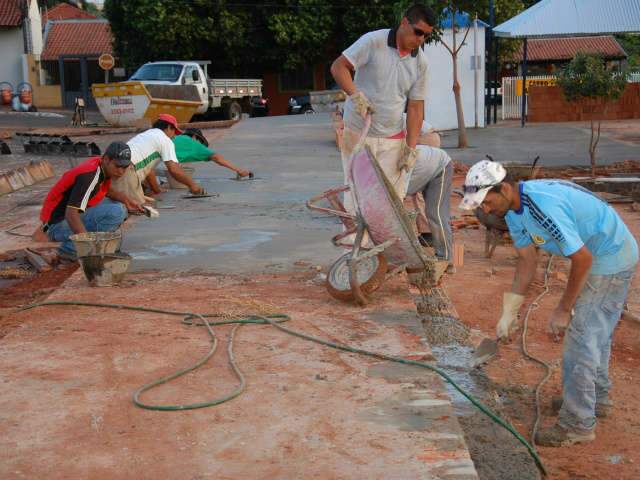  Trailers ficar&atilde;o pelo menos 6 meses na pra&ccedil;a Aquidauana, afirma prefeito