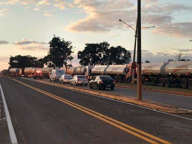 PRF libera comboio de 40 caminh&otilde;es que estavam parados na BR-163