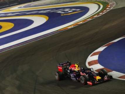 Vettel bate Hamilton e fica com a pole no GP da Fórmula 1 de Cingapura