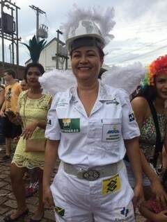 Ana Cláudia levando a política para o Carnaval. 