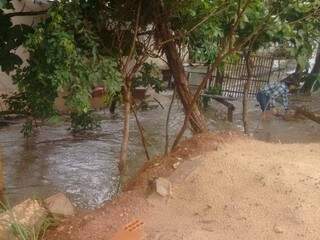 Alguns bairros de Miranda ficaram debaixo d&#039;água e há alerta de chuva forte para cidade nesta terça-feira (Foto: divulgação/prefeitura) 