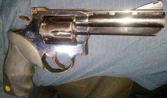 Pol&iacute;cia Militar apreende drogas, arma e at&eacute; mudas de maconha durante opera&ccedil;&atilde;o