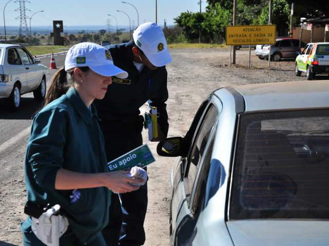  Acesso ao aut&oacute;dromo tem fila de 4 quil&ocirc;metros e deixa tr&acirc;nsito lento