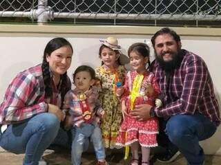 Família reunida durante o período junino. (Foto: Reprodução/Instagram)