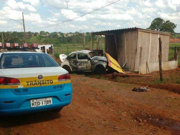 Adolescentes queimados em acidente com Fusca seguem em estado grave 