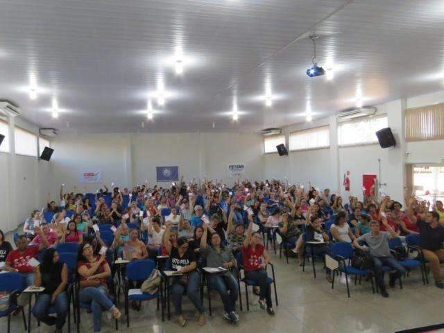 Professores rejeitam proposta da prefeitura e cobram piso nacional