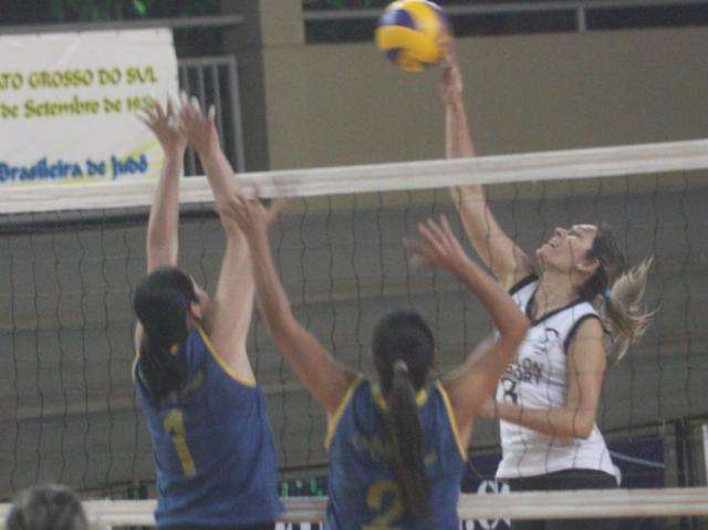 Copa Pantanal de v&ocirc;lei define campe&otilde;es do m&aacute;ster feminino e masculino nesta 4&ordf;