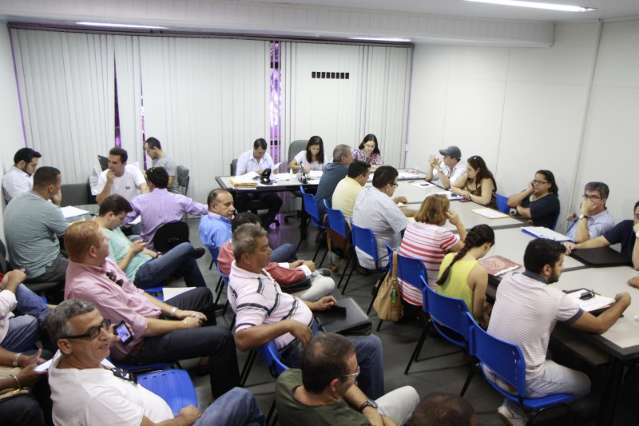 Licita&ccedil;&atilde;o dos kits &eacute; disputad&iacute;ssima e pode ter mais de 30 empresas