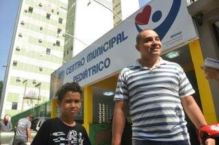 Marcos levou filho ao centro e ficou satisfeito com o atendimento e a estrutura (Foto: Marcelo Calazans)