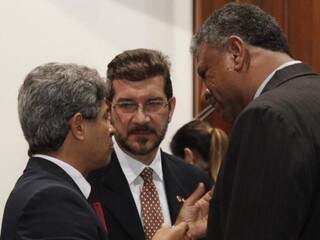 Rinaldo Modesto, Pedro Kemp e João Grandão, durante sessão na Assembleia (Foto: Assessoria/ALMS)