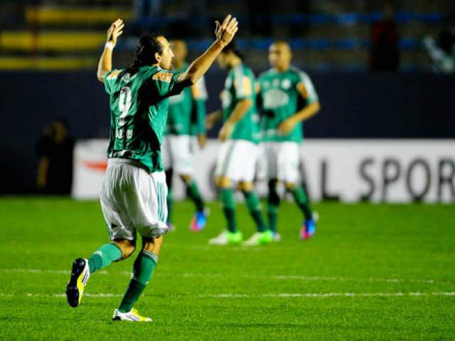 Com dois gols de Barcos, Palmeiras bate Botafogo na Copa Sul-americana