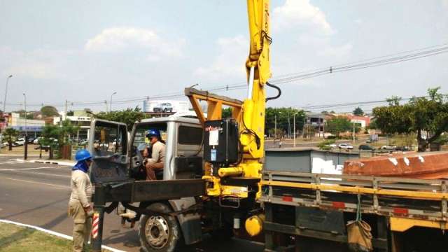 Prefeitura ignora TCE e continua troca de l&acirc;mpadas nos bairros e centro