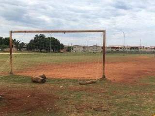 Campo de futebol onde o garoto foi morto, em outubro de 2016. (Foto: Arquivo /Julia Kaifanny)