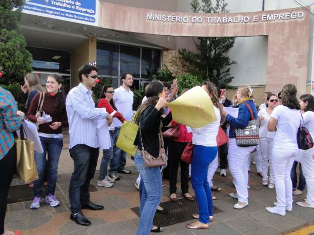 Farmac&ecirc;uticos protestam por reajuste, mas manifesta&ccedil;&atilde;o acaba na delegacia 