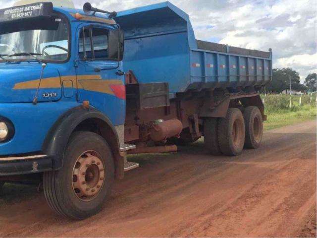 Motorista morre ao tentar engatar marcha embaixo de caminh&atilde;o