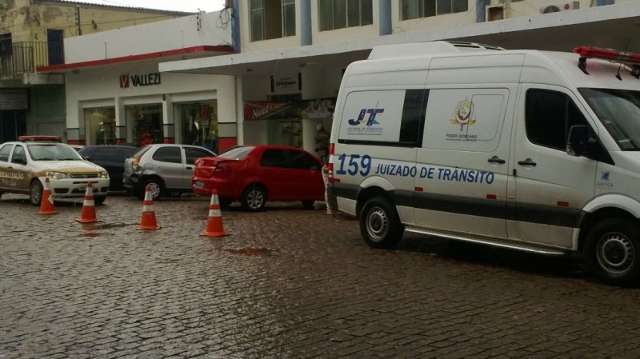 Acidente envolve quatro carros no bairro S&atilde;o Francisco