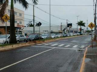 Houve congestionamento e interdição da avenida no sentido da Rua Ceará ao Jardim TV Morena. (Foto: Adriano Fernandes) 
