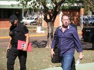 (À direita) Gerson Claro, ex-presidente do Detran, deixava sede durante Antivirus. (Foto: Marcos Ermínio/Arquivo).