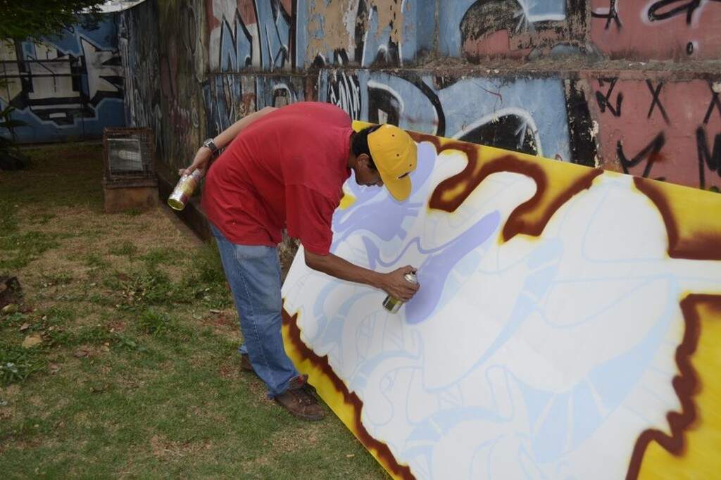 Grafite ganha a moçada e até artista plástico de carreira consolidada