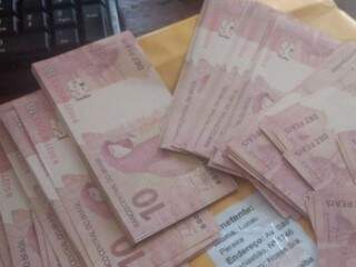 Homem encomenda R$ 1,3 mil em notas falsas com entrega na casa da ex-mulher 