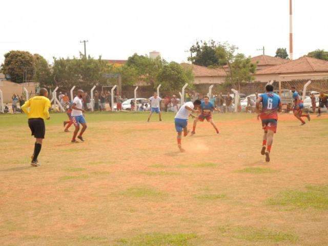 Nos p&ecirc;naltis, Independ&ecirc;ncia vence campeonato amador e leva R$ 7 mil 