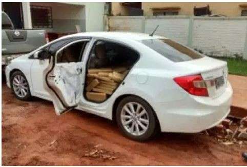 Pol&iacute;cia apreende 780 kg de maconha em ve&iacute;culo de luxo abandonado