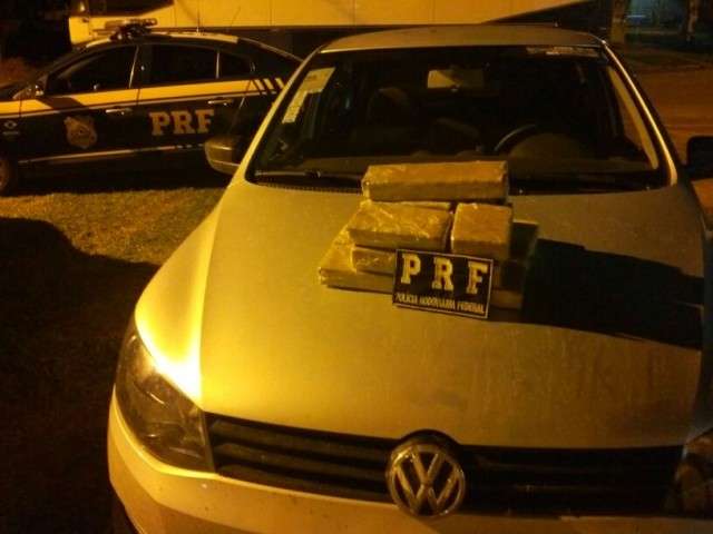 Dois homens s&atilde;o presos com 11 kg de maconha