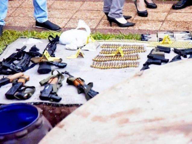 Suspeitos de atentado com duas mortes s&atilde;o autuados por posse de armas