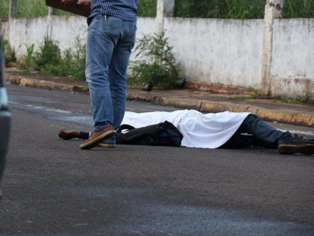 Homem de 36 anos &eacute; encontrado morto com tiro no peito no Centro