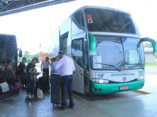 Passageiros de ônibus e vans são alertados sobre a importância do uso do cinto de segurança durante a viagem. (Foto: Arquivo)