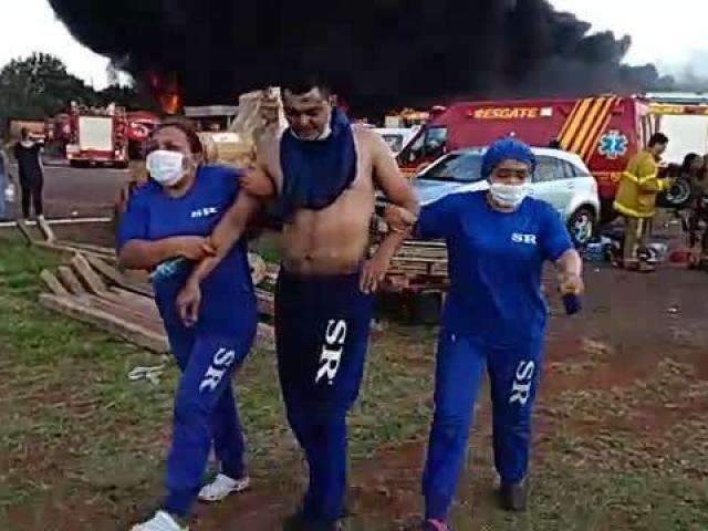Controlado ap&oacute;s 5 horas de combate, fogo atingiu casa e feriu 15 pessoas