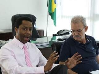 Diretor do HR Márcio de Sousa Pereira e o titular da SES Geraldo Resende em entrevista coletiva nesta quinta-feira (28)