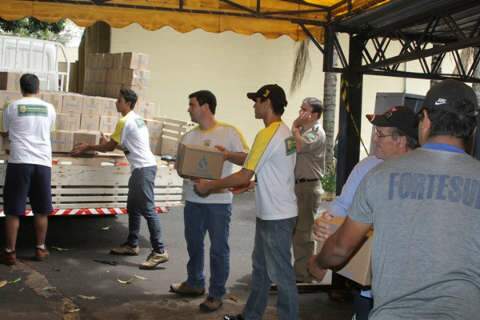  Sanesul envia 12 mil copos de água para vítimas das chuvas no RJ