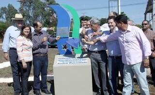 Governador participou de solenidade de inauguração de pavimentação asfáltica em Angélica (Foto: Divulgação)