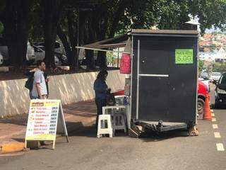 Os clientes aproveitam a oferta (Foto: Alana Portela)