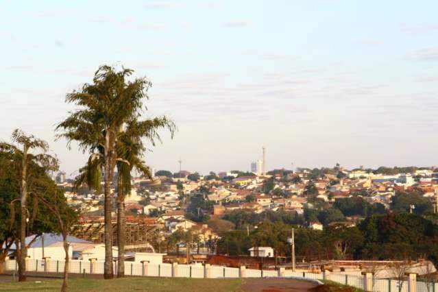 C&eacute;u amanhece com nuvens e deve chover nesta quarta-feira
