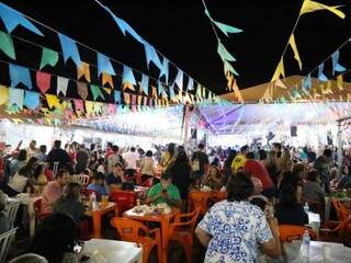 No primeiro dia de festa teve devoção, comida e música no Santuário Nossa Senhora do Perpétuo Socorro (Foto: Paulo Francis)
