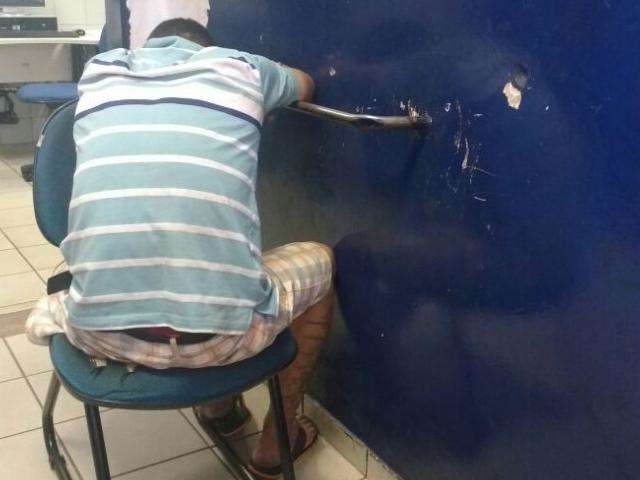Suspeito de matar mulher a tiros &eacute; preso com moto furtada e nega crime 