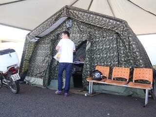 Ao todo seis tendas foram instaladas em duas UPAs e uma UBS. Apenas duas continuam em funcionamento e serão desativadas até sexta-feira (8), de acordo com o Exército. (Foto: Fernando Antunes)