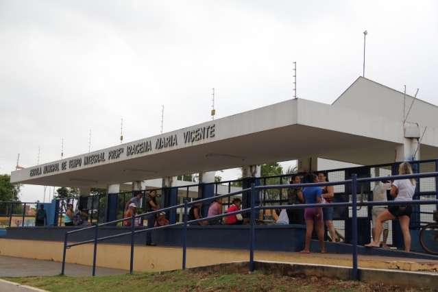 Pr&eacute;-matr&iacute;cula come&ccedil;a hoje e prefeitura pretende ter 100 mil alunos em 2015