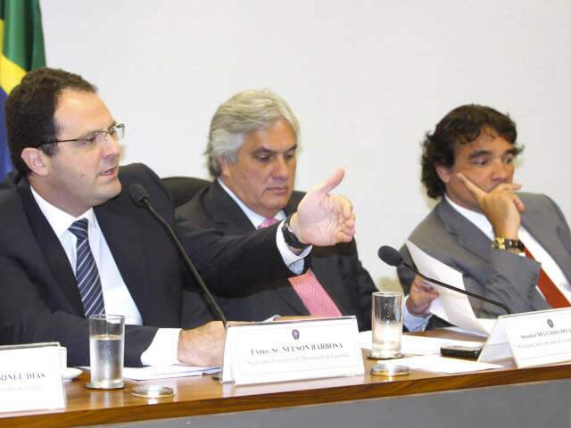  Delc&iacute;dio garante mexer em texto que tira ICMS sobre g&aacute;s boliviano de MS